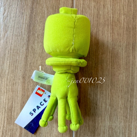 LEGO Slurpie Alien Plush Green  - LEGO x Target Plush Space Toy - Picture 11 of 13